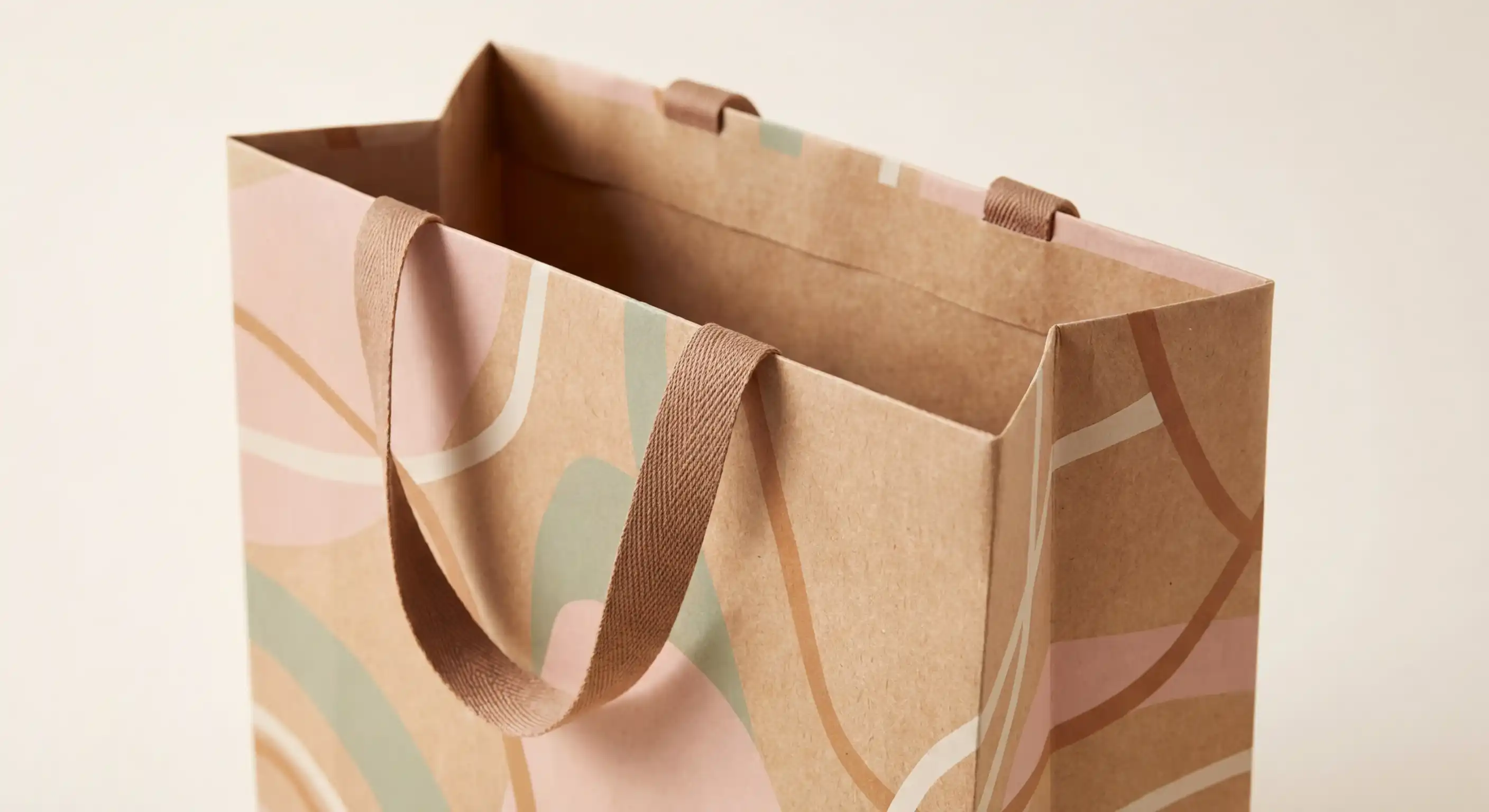 紙袋滿版印刷為什麼常出問題？色差、白邊、摺痕的解法，紙袋滿版印刷相關包裝說明圖