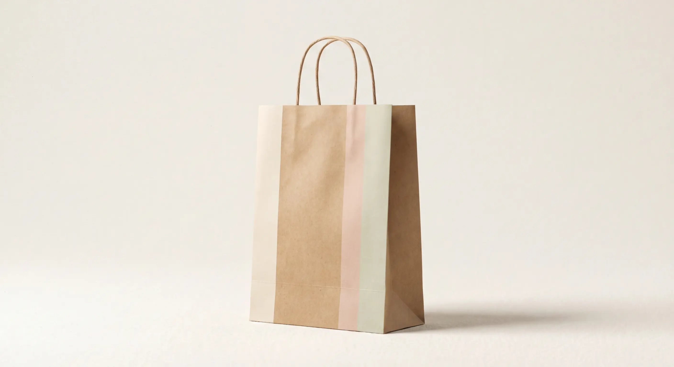 餐飲外帶袋防油紙袋與咖啡袋展示,包含防油材質與食品安全設計說明,適合餐廳與咖啡品牌的餐飲外帶袋客製。