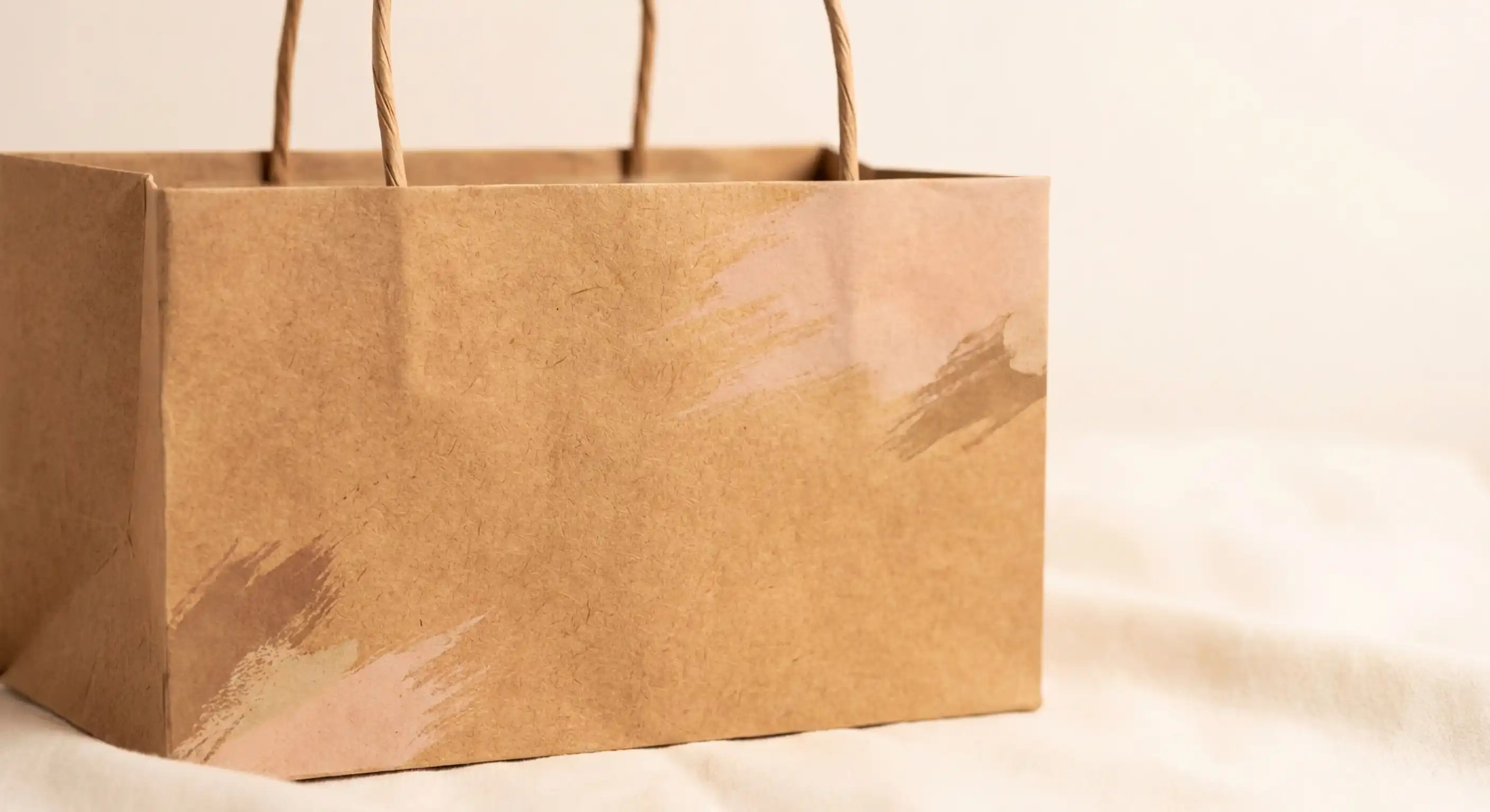 彩炫鐳射袋客製成品展示,透明 PVC 幻彩膜環保手提袋,MOQ 300 個起,適合品牌活動贈品使用的彩炫鐳射袋。